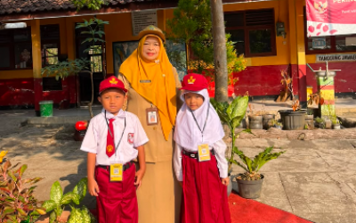 MPLS Kali ini Diawali Upacara Bendera dan Penyematan Tanda Pengenal Murid Baru
